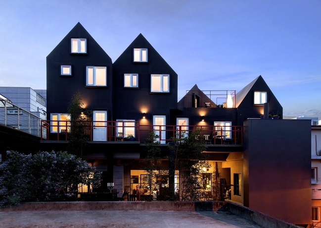 Imagen de los exteriores del Hotel Ihouse Chinchin. Foto 11