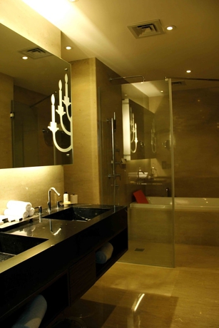 Imagen de la habitación del Hotel Iidl Suites. Foto 9