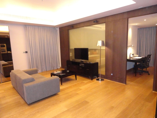 Imagen de la habitación del Hotel Iidl Suites. Foto 10