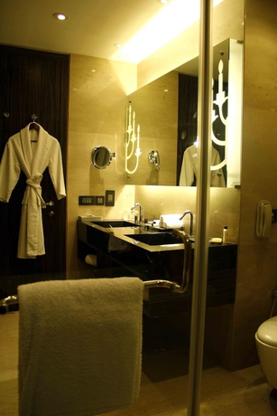 Imagen de la habitación del Hotel Iidl Suites. Foto 14