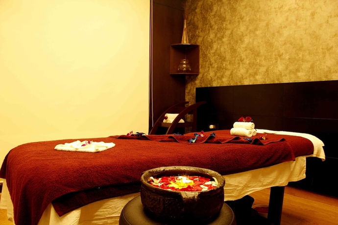 Imagen de la piscina del Hotel Iidl Suites. Foto 19