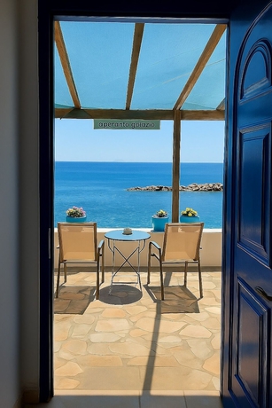 Imagen general del Hotel Ikaria Therma Blue. Foto 1