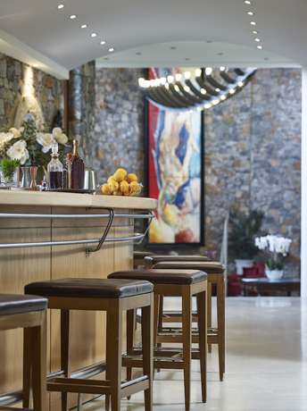 Imagen del bar/restaurante del Hotel Ikaros Beach Resort and Spa. Foto 2