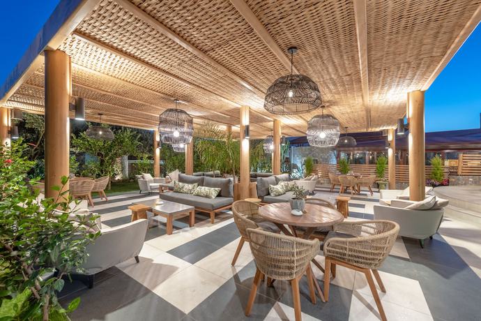 Imagen del bar/restaurante del Hotel Ikaros Beach Resort and Spa. Foto 3