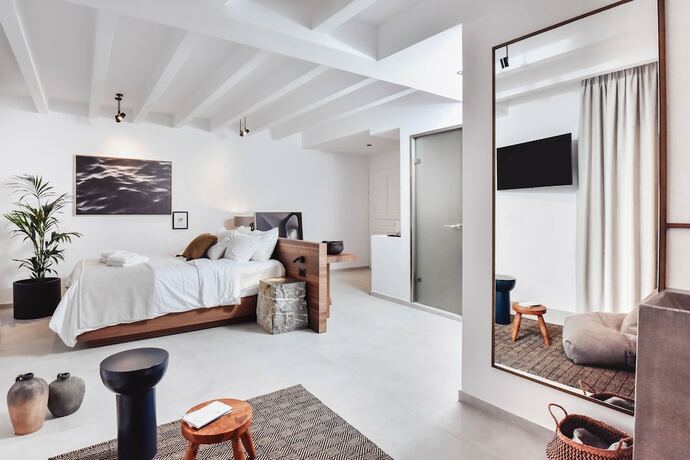 Imagen de la habitación del Hotel Ikaros Suites. Foto 16