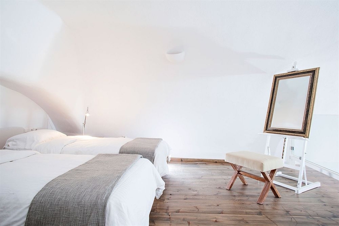 Imagen de la habitación del Hotel Ikastikies Suites. Foto 4