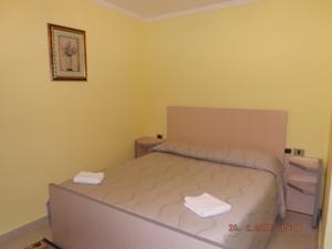 Imagen de la habitación del Hotel Ikea, Tirana. Foto 3