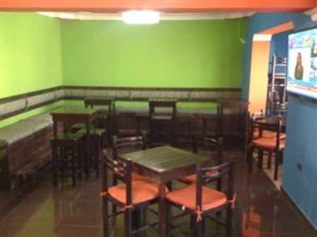 Imagen del bar/restaurante del Hotel Ikea, Tirana. Foto 2