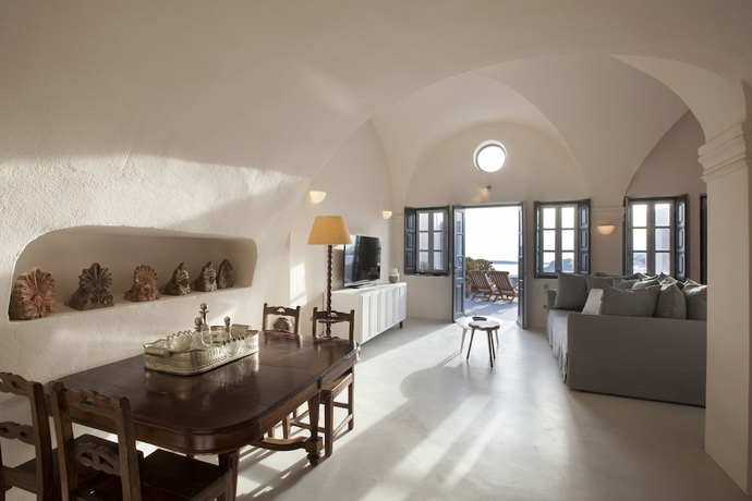 Imagen de la habitación del Hotel Ikies Santorini. Foto 2