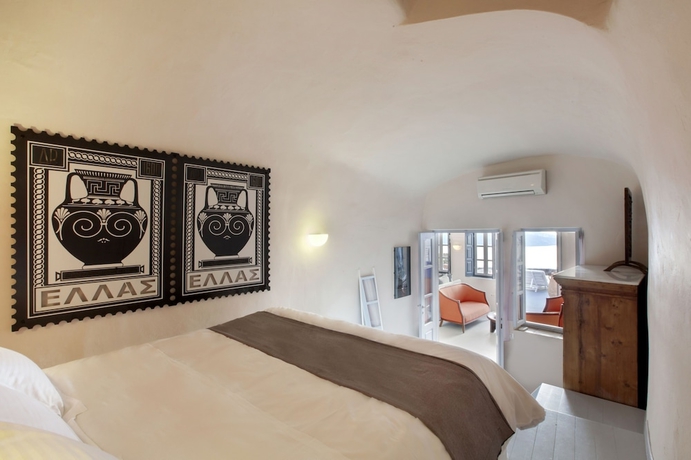 Imagen de la habitación del Hotel Ikies Santorini. Foto 3