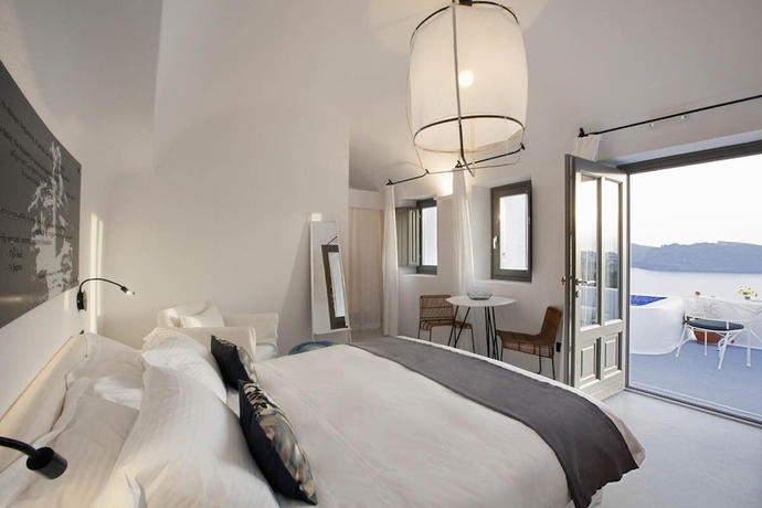 Imagen de la habitación del Hotel Ikies Santorini. Foto 4