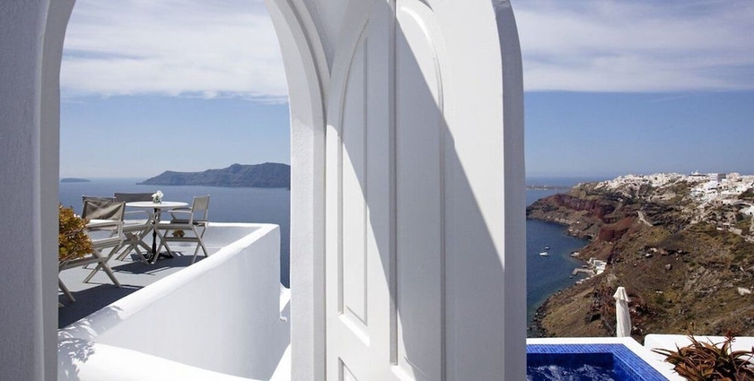 Imagen de la habitación del Hotel Ikies Santorini. Foto 5