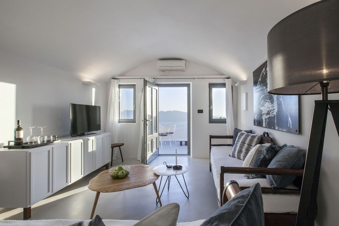 Imagen de la habitación del Hotel Ikies Santorini. Foto 6