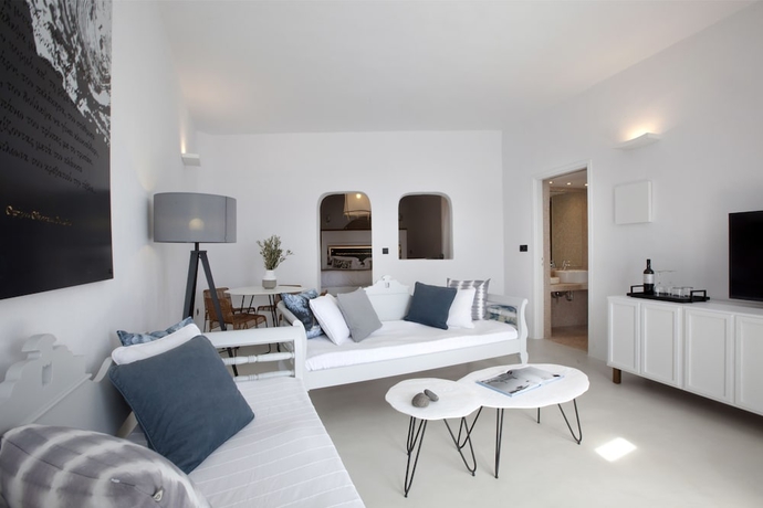 Imagen de la habitación del Hotel Ikies Santorini. Foto 11