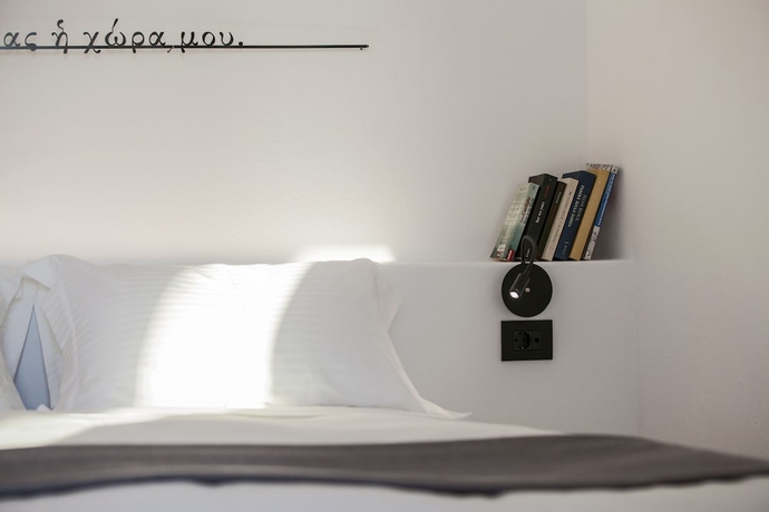 Imagen de la habitación del Hotel Ikies Santorini. Foto 14