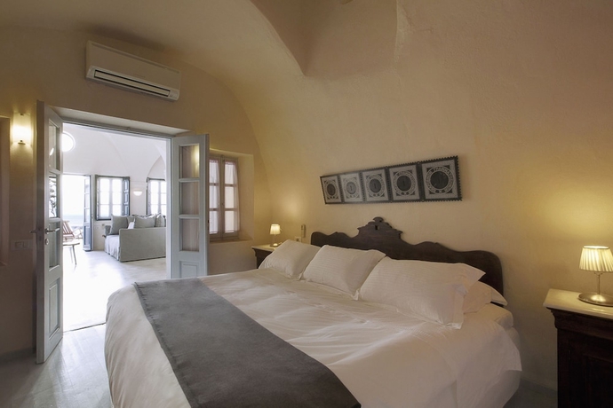 Imagen de la habitación del Hotel Ikies Santorini. Foto 18