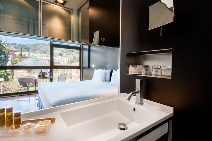 Imagen de la habitación del Hotel Ikonik Angli. Foto 2