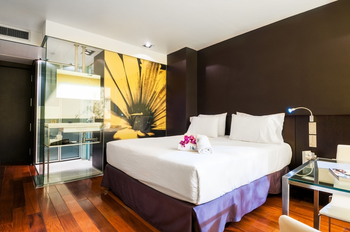 Imagen de la habitación del Hotel Ikonik Angli. Foto 8