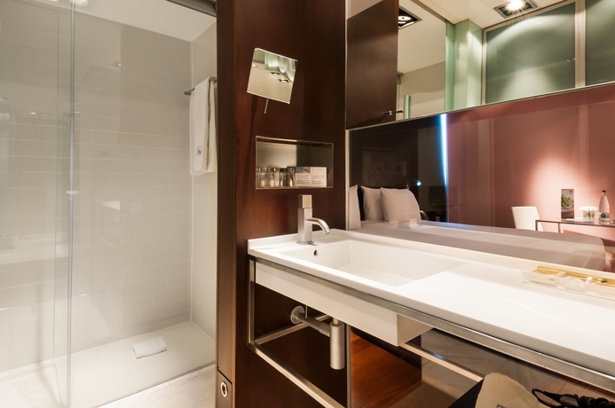 Imagen de la habitación del Hotel Ikonik Angli. Foto 11