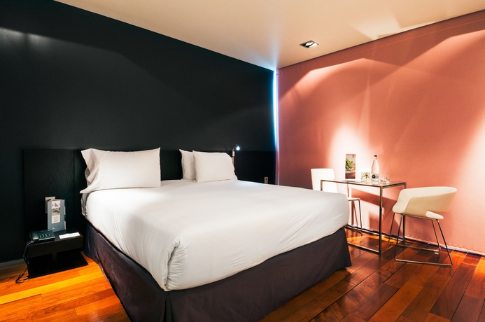 Imagen de la habitación del Hotel Ikonik Angli. Foto 13