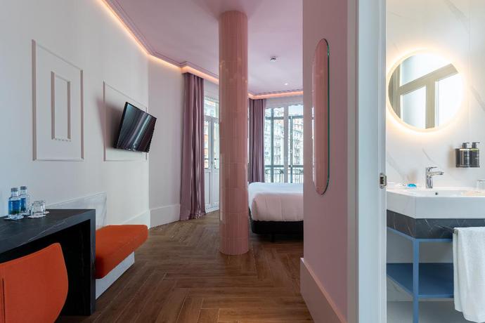 Imagen de la habitación del Hotel Ikonik Gran Vía. Foto 3