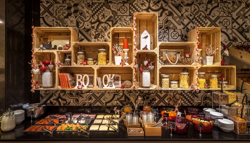 Imagen del bar/restaurante del Hotel Ikonik Parlament. Foto 2