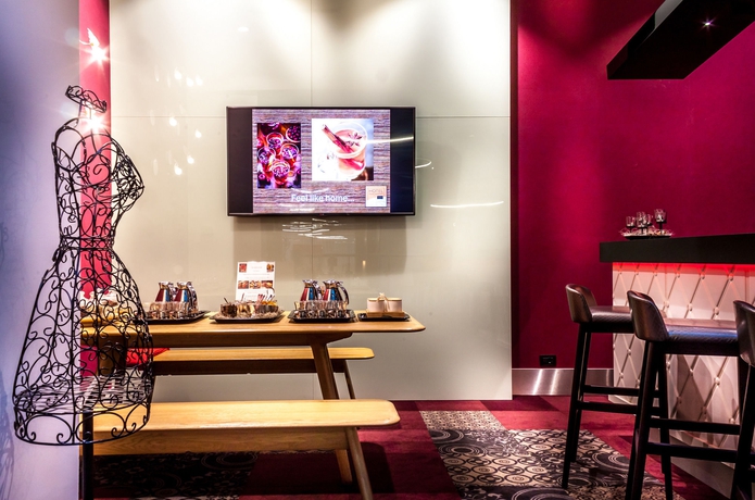 Imagen del bar/restaurante del Hotel Ikonik Parlament. Foto 7