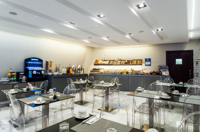 Imagen del bar/restaurante del Hotel Ikonik Ramblas. Foto 3