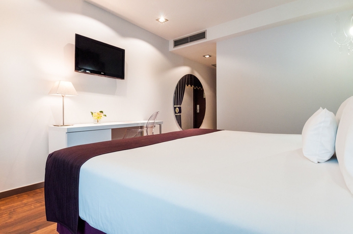 Imagen de la habitación del Hotel Ikonik Ramblas. Foto 13