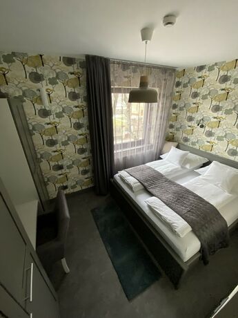 Imagen de la habitación del Hotel Ikonik Spa Panzi&oacute;. Foto 17