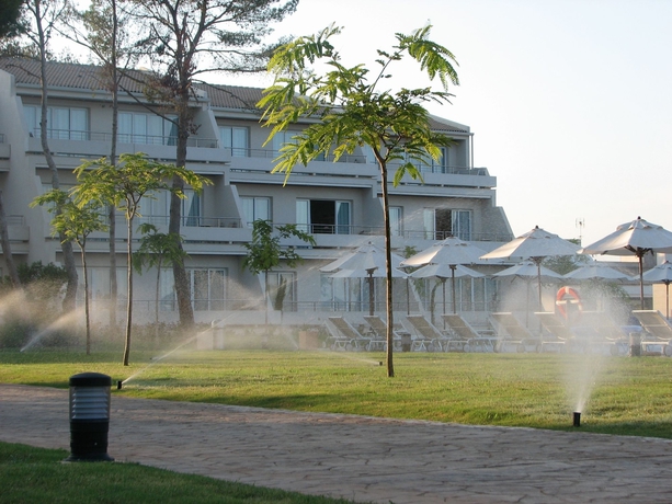 Imagen de los exteriores del Hotel Ikos Porto Petro. Foto 11