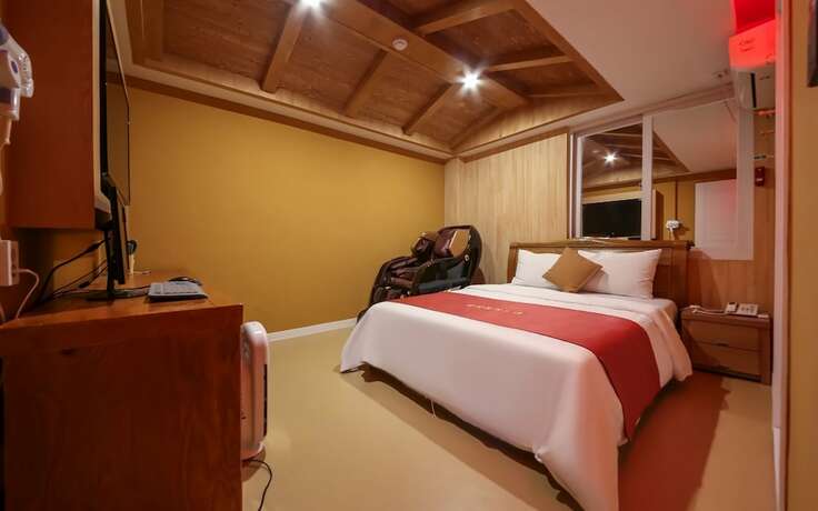 Imagen de la habitación del Hotel Iksan Banditburi. Foto 13