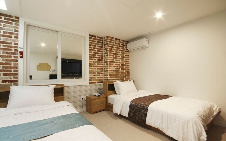 Imagen de la habitación del Hotel Iksan Banditburi. Foto 14