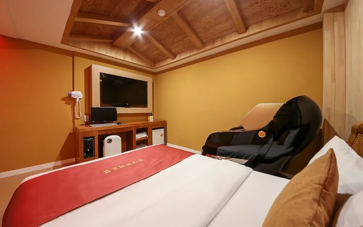 Imagen de la habitación del Hotel Iksan Banditburi. Foto 15