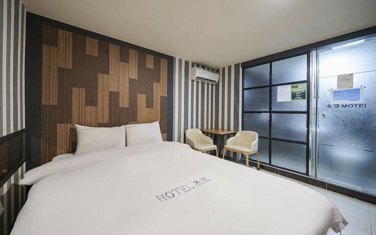 Imagen de la habitación del Hotel Iksan Choco. Foto 13