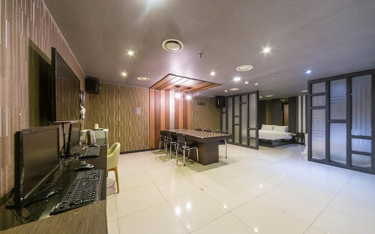 Imagen de la habitación del Hotel Iksan Choco. Foto 15