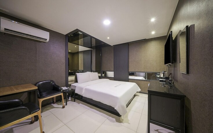 Imagen de la habitación del Hotel Iksan Choco. Foto 16