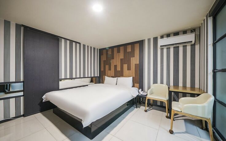 Imagen de la habitación del Hotel Iksan Choco. Foto 18