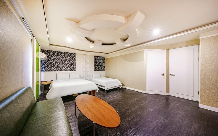 Imagen de la habitación del Hotel Iksan Inn. Foto 13