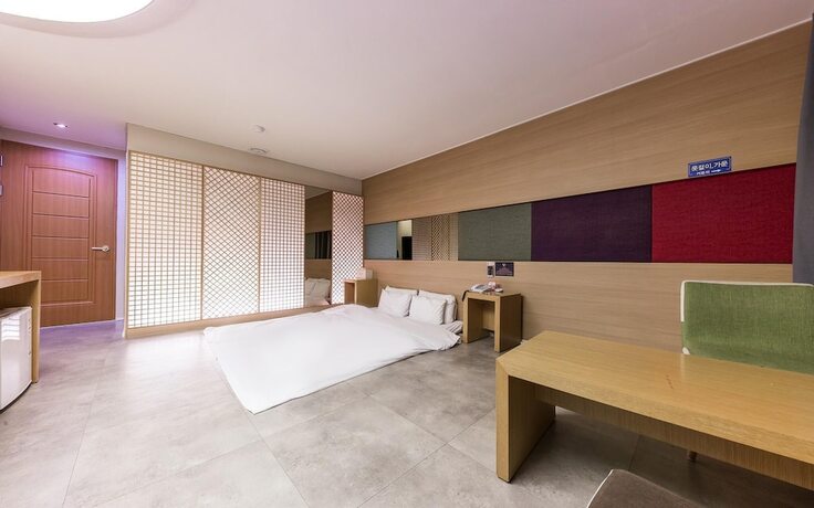 Imagen de la habitación del Hotel Iksan K 123. Foto 18