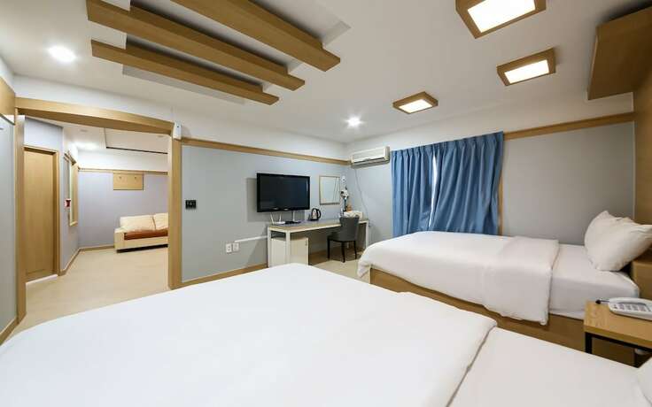 Imagen de la habitación del Hotel Iksan Olive. Foto 32