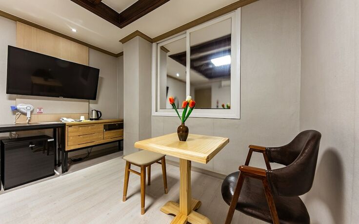 Imagen general del Hotel Iksan Rest. Foto 7