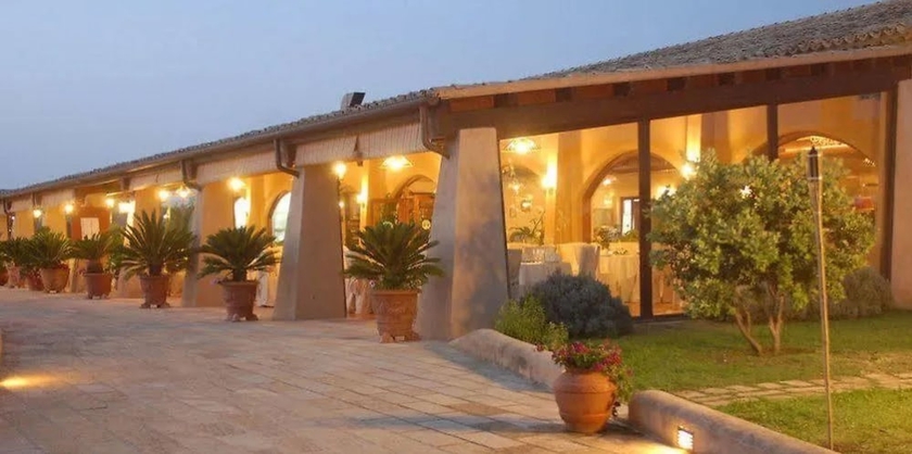 Imagen del bar/restaurante del Hotel Il Borghetto Beach Club Resort. Foto 4