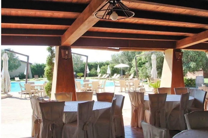 Imagen del bar/restaurante del Hotel Il Borghetto Beach Club Resort. Foto 5
