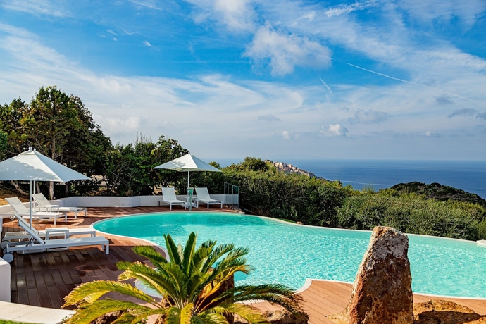 Imagen de la piscina del Hotel Il Borgo BagaBaga - Exclusive Country Retreat. Foto 19
