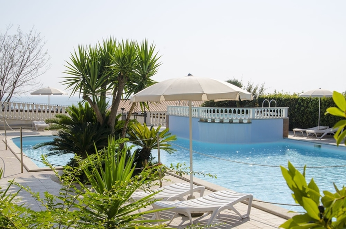 Imagen de la piscina del Hotel Il Borgo Residence. Foto 17