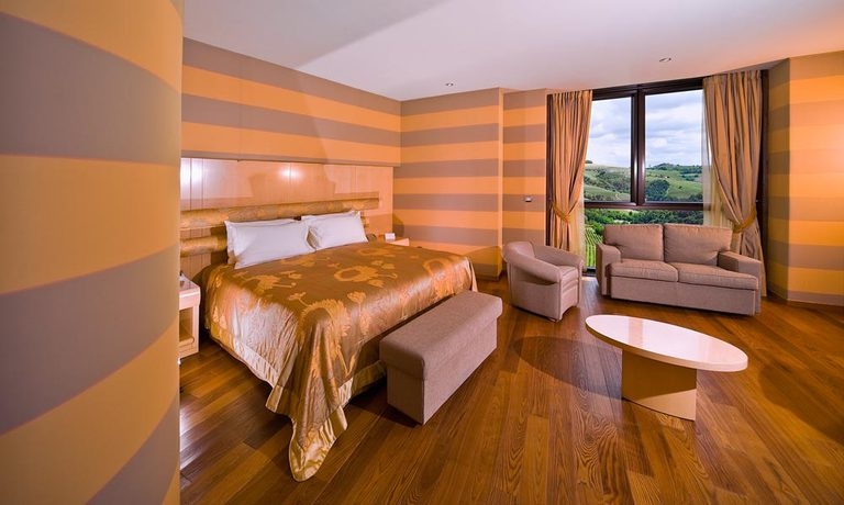 Imagen de la habitación del Hotel Il Boscareto Resort and Spa. Foto 3