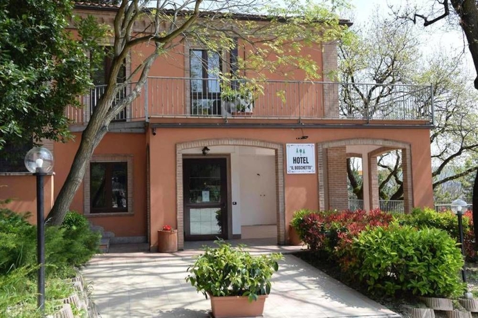 Imagen de los exteriores del Hotel Il Boschetto, Tolentino. Foto 8