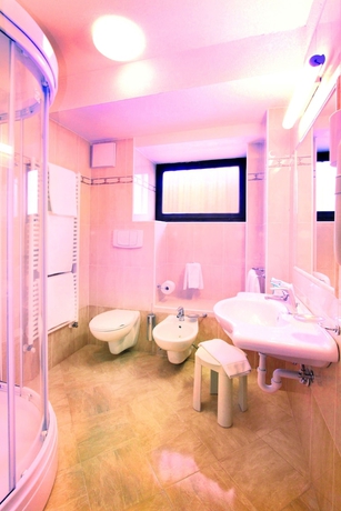 Imagen de la habitación del Hotel Il Caminetto, Canazei. Foto 12