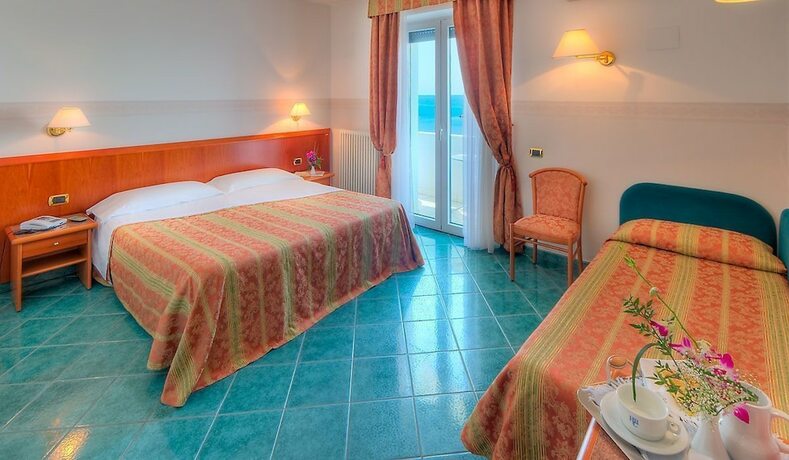 Imagen de la habitación del Hotel Il Caminetto, Porto San Giorgio. Foto 16